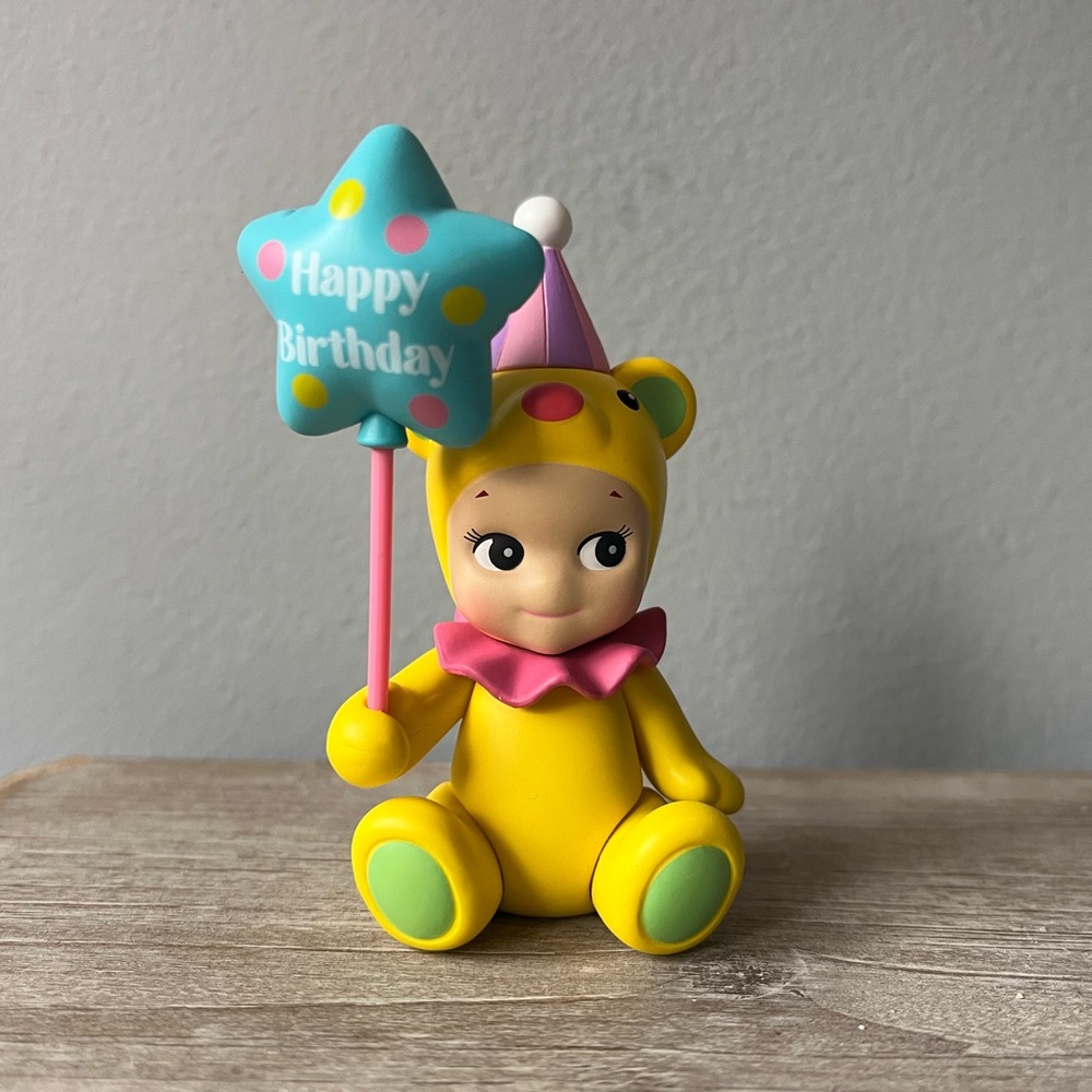 SONNY ANGEL Birthday Gift Bear - Star Balloon Figurine